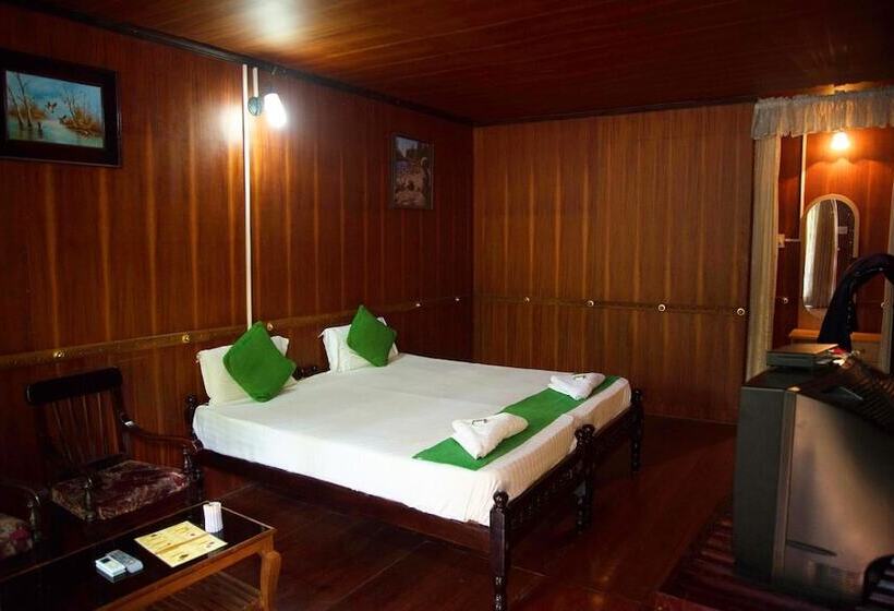 فندق Backwater Retreat   Honeymoon House