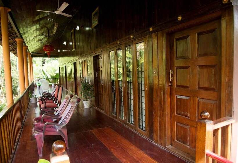 فندق Backwater Retreat   Honeymoon House