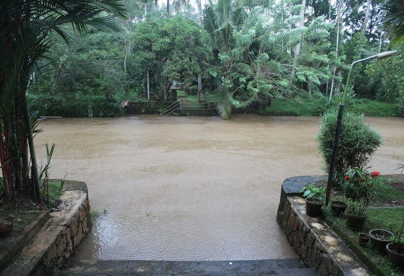 فندق Backwater Retreat   Honeymoon House