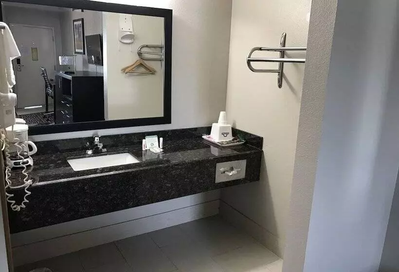 Hotel Days Inn By Wyndham Grove