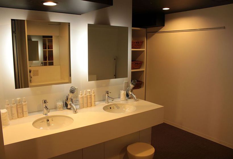 Капсульный Oтель First Cabin Kyoto Karasuma Caters To Women