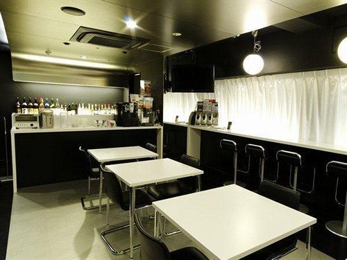 Капсульный Oтель First Cabin Kyoto Karasuma Caters To Women