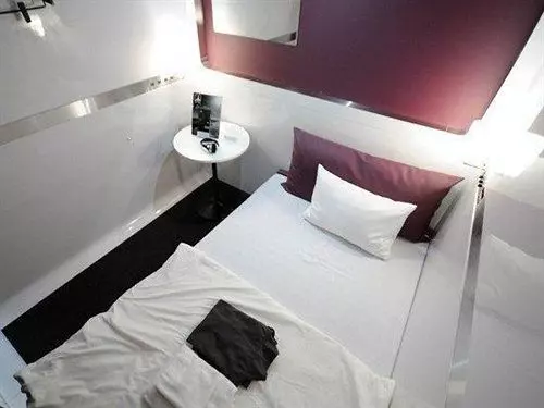 Капсульный Oтель First Cabin Kyoto Karasuma  Caters To Women