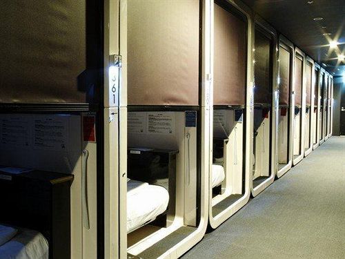 Капсульный Oтель First Cabin Kyoto Karasuma Caters To Women