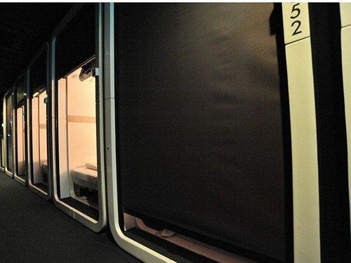 Капсульный Oтель First Cabin Kyoto Karasuma Caters To Women