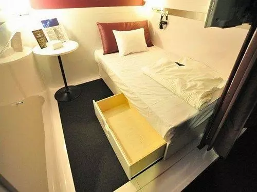 Капсульный Oтель First Cabin Kyoto Karasuma  Caters To Women