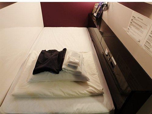 Капсульный Oтель First Cabin Kyoto Karasuma Caters To Women