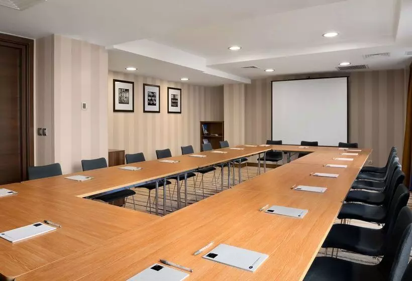 هتل Hampton By Hilton Clujnapoca