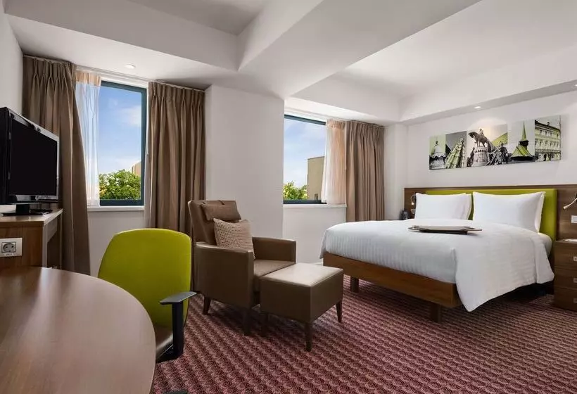 هتل Hampton By Hilton Clujnapoca