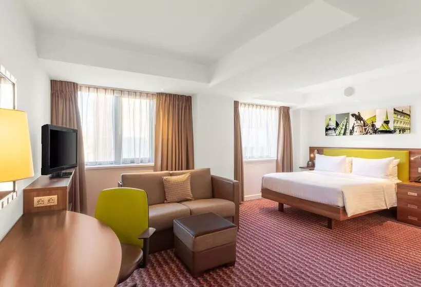 هتل Hampton By Hilton Clujnapoca
