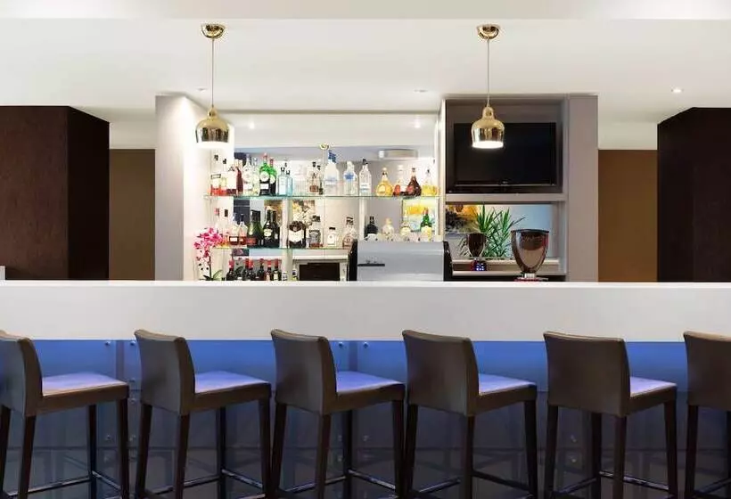 هتل Hampton By Hilton Clujnapoca