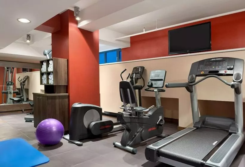 هتل Hampton By Hilton Clujnapoca