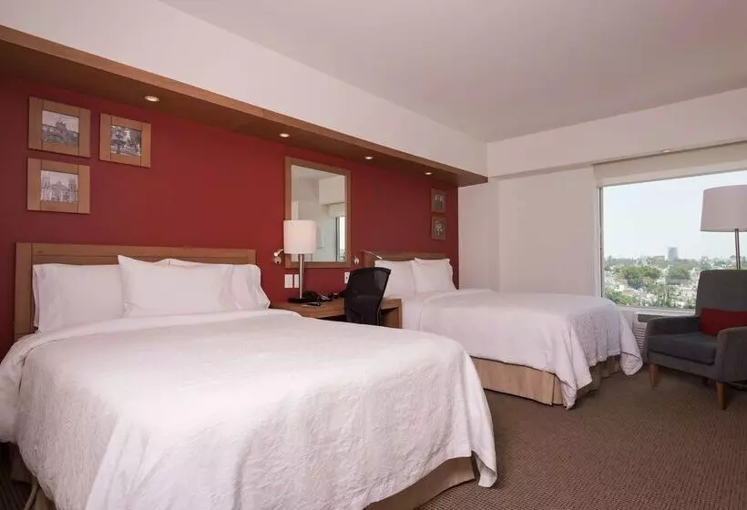 Отель Hampton Inn By Hilton Guadalajara/expo