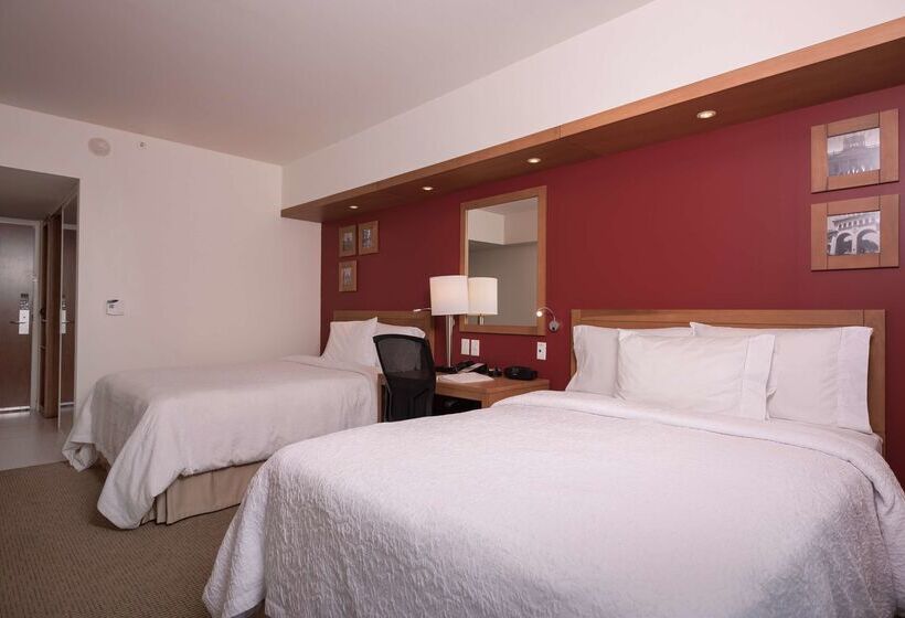 Otel Hampton Inn By Hilton Guadalajara/expo