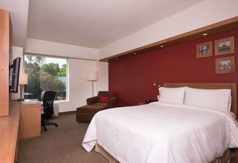 Otel Hampton Inn By Hilton Guadalajara/expo