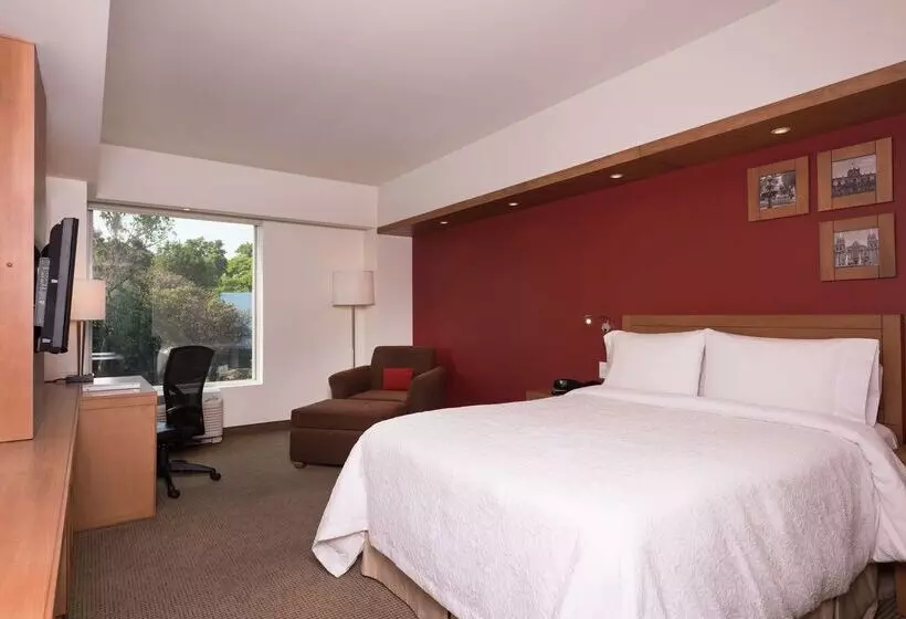 Отель Hampton Inn By Hilton Guadalajara/expo