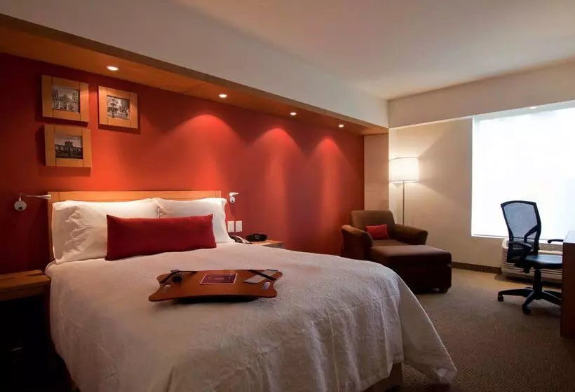 Отель Hampton Inn By Hilton Guadalajara/expo