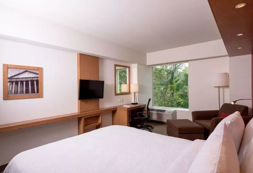 Отель Hampton Inn By Hilton Guadalajara/expo