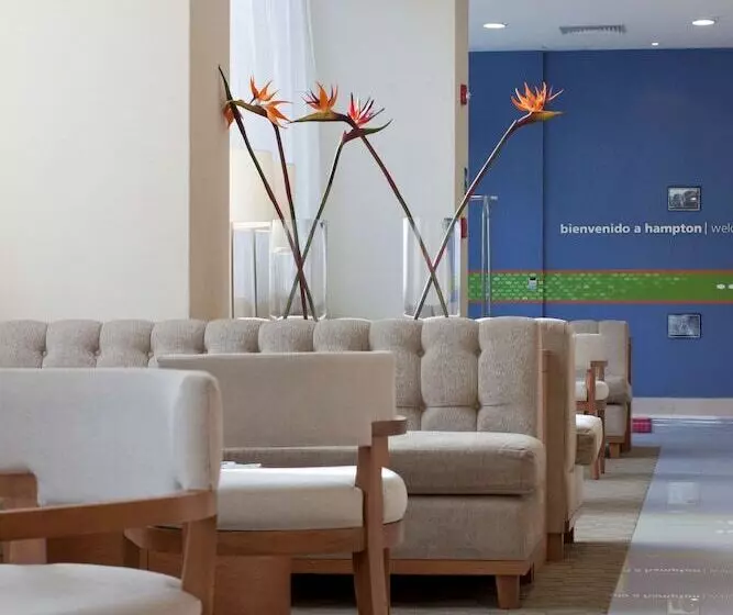 Отель Hampton Inn By Hilton Guadalajara/expo