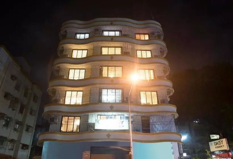 Hotelli Treebo Trip Daisy Residency