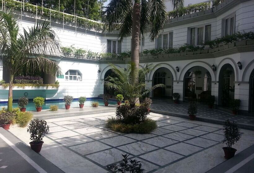 Grand Continental Hotel 