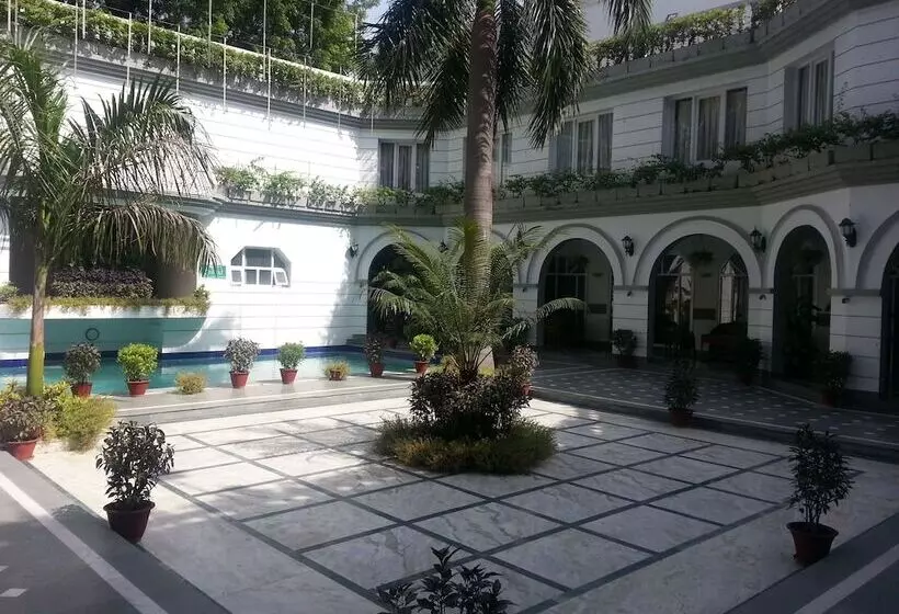 Grand Continental Hotel