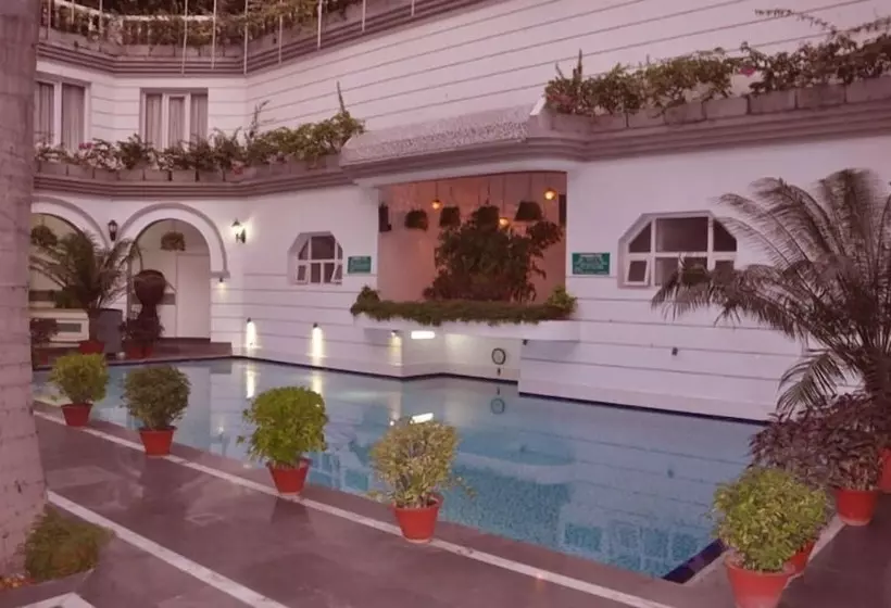 Grand Continental Hotel