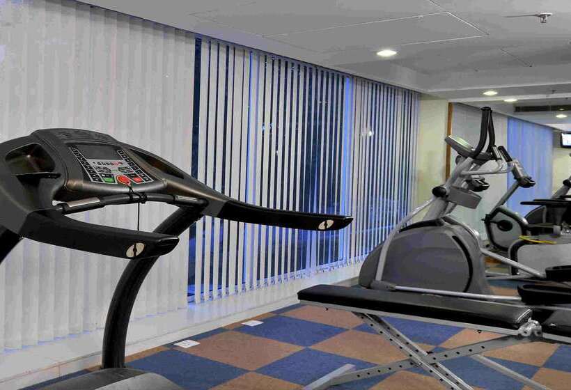 Отель Hometel Chandigarh