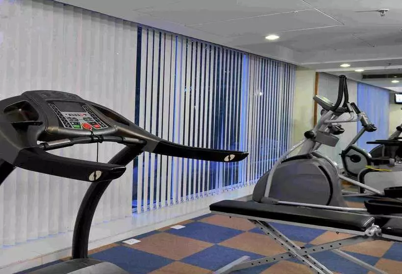 酒店 Hometel Chandigarh