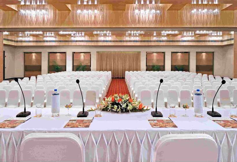 Отель Hometel Chandigarh