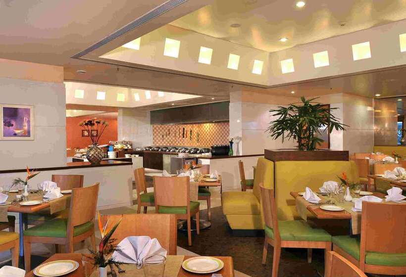 Отель Hometel Chandigarh