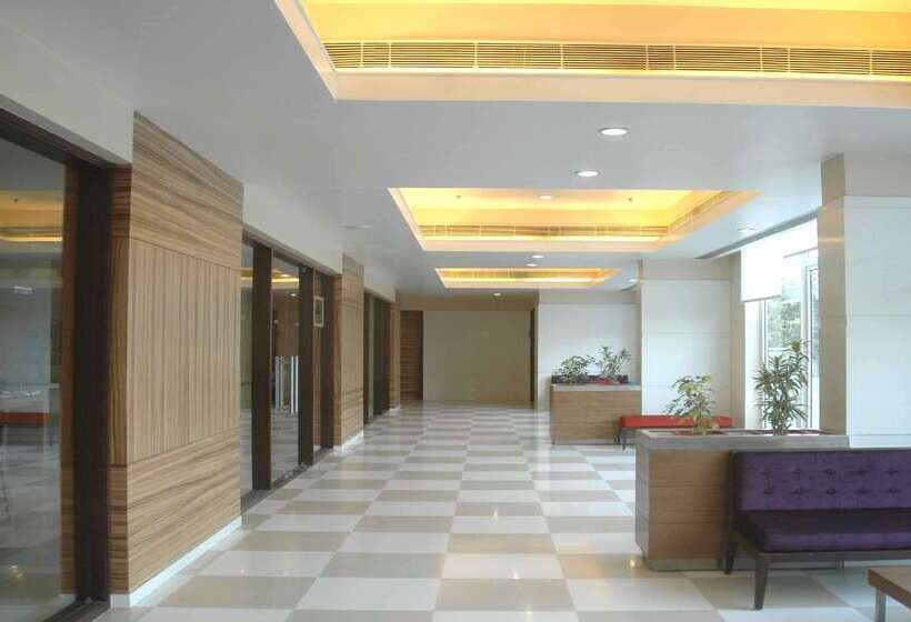 Отель Hometel Chandigarh