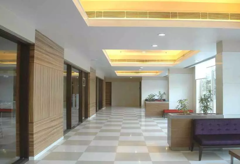 酒店 Hometel Chandigarh