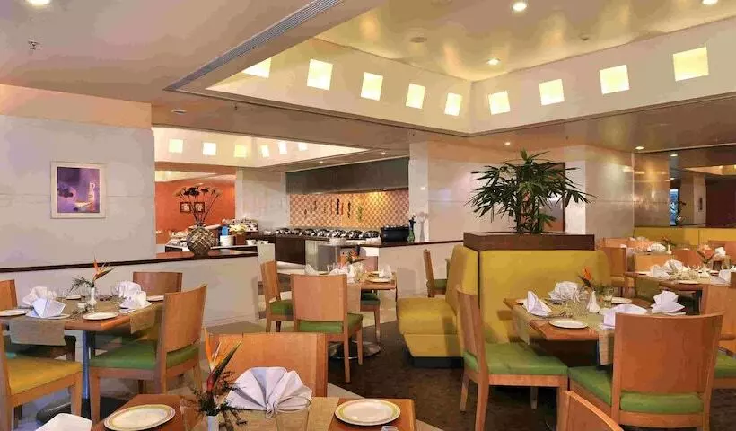 酒店 Hometel Chandigarh