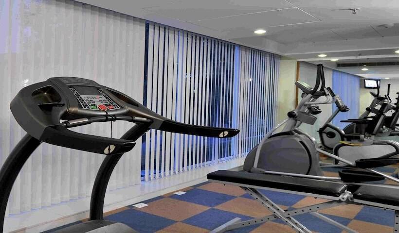 Отель Hometel Chandigarh