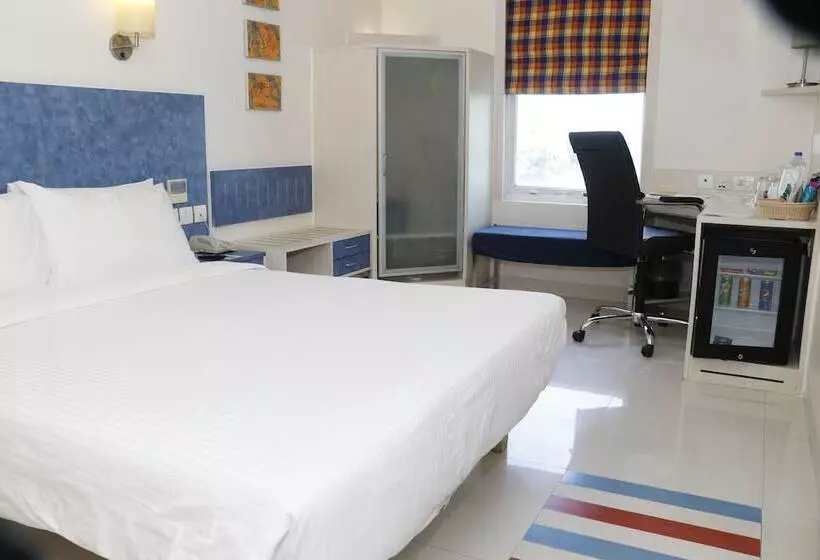 酒店 Hometel Chandigarh