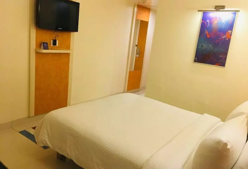 酒店 Hometel Chandigarh