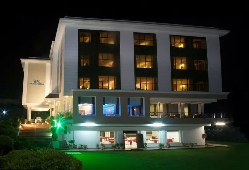 فندق Legend Sarovar Portico