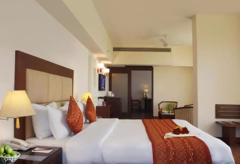 فندق Legend Sarovar Portico