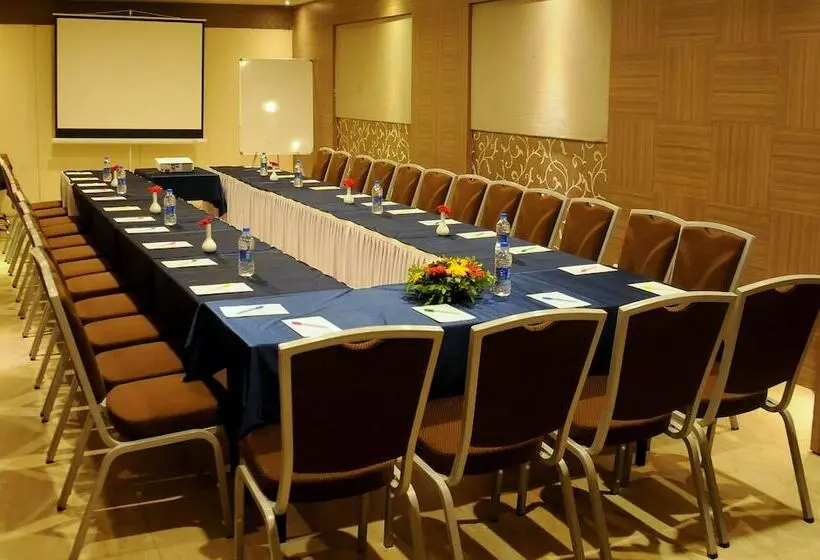 هتل Madhav International Pune Railway Station