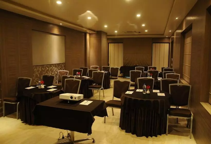 هتل Madhav International Pune Railway Station