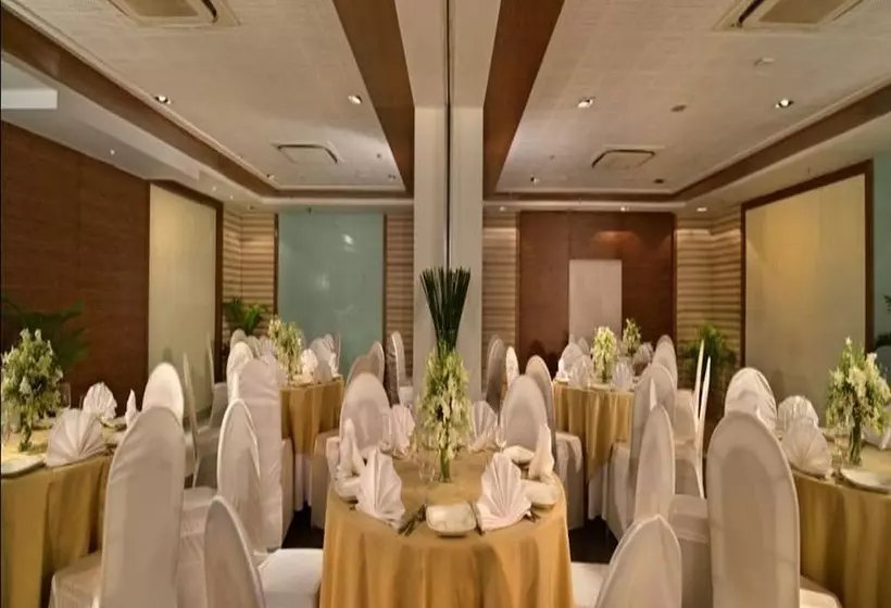 酒店 Majestic Court Sarovar Portico Navi Mumbai