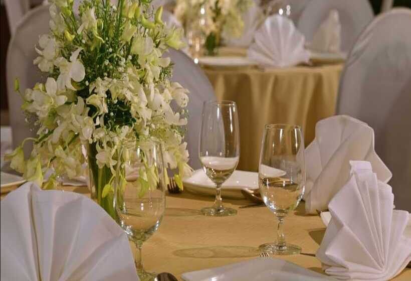 هتل Majestic Court Sarovar Portico Navi Mumbai