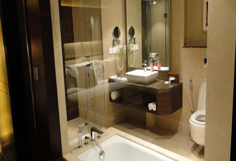 هتل Majestic Court Sarovar Portico Navi Mumbai