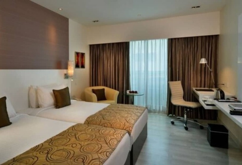 هتل Majestic Court Sarovar Portico Navi Mumbai