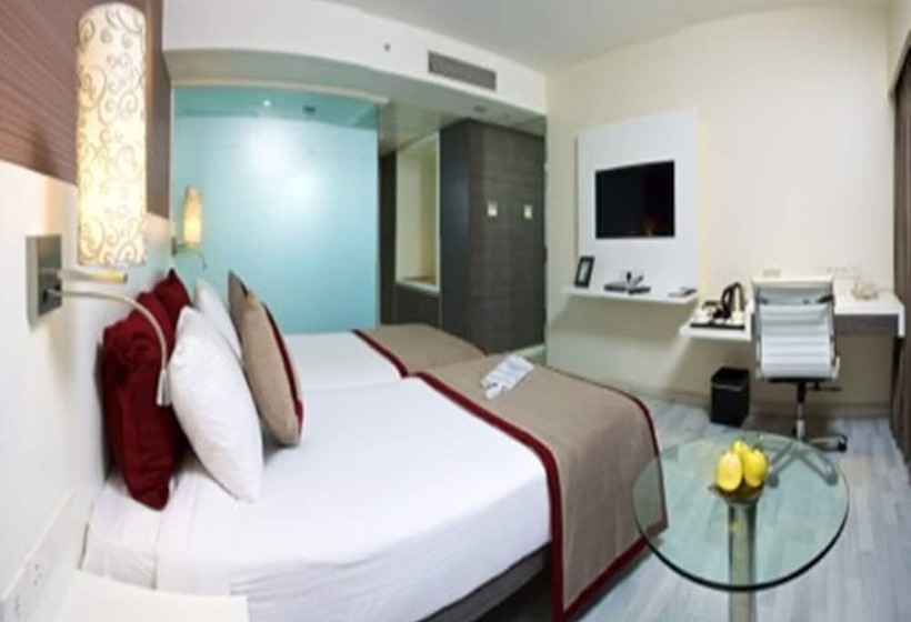 هتل Majestic Court Sarovar Portico Navi Mumbai