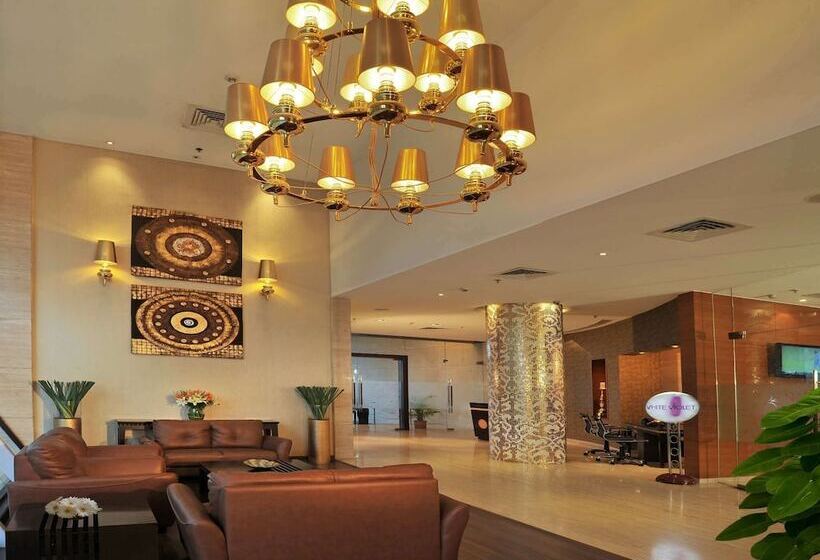 هتل Majestic Court Sarovar Portico Navi Mumbai