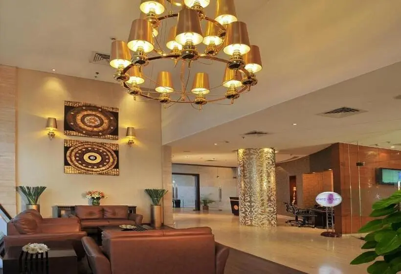 ホテル Majestic Court Sarovar Portico Navi Mumbai