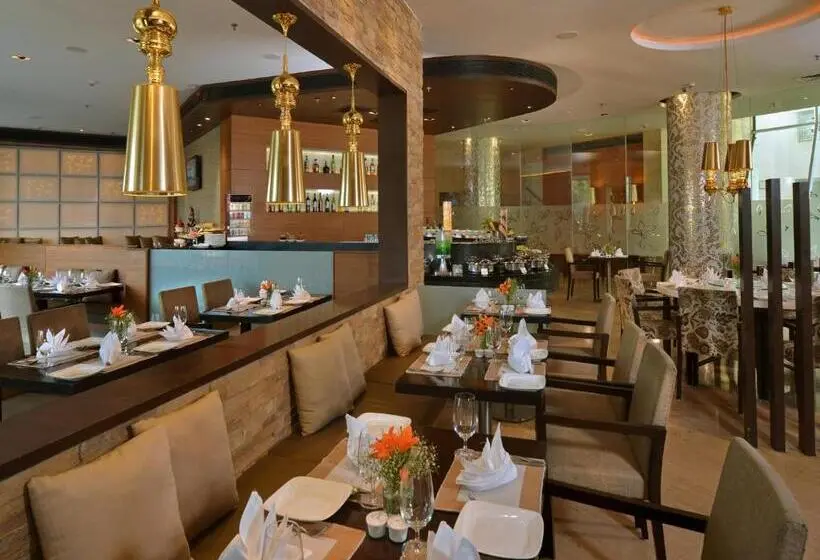 ホテル Majestic Court Sarovar Portico Navi Mumbai