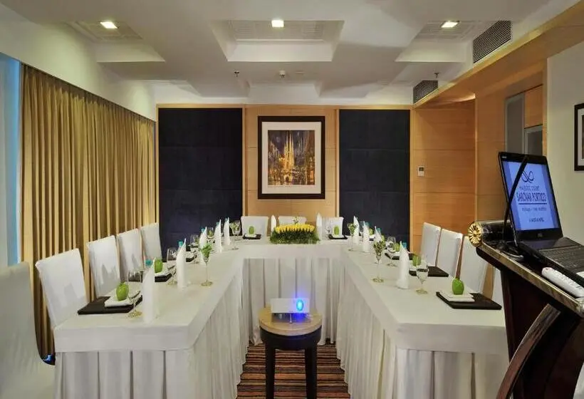 ホテル Majestic Court Sarovar Portico Navi Mumbai